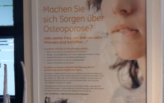 Werbeplakat zum Thema Osteoporose, welches gerade für Frauen in den Wechseljahren ein wichtiges Thema ist.